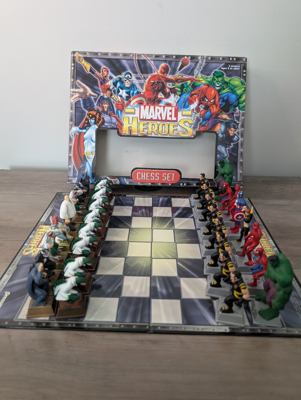 2003 Pressman Marvel Heroes Chess Set Complete w/ Box Board Complete Avengers